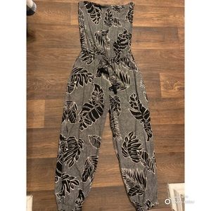 BLUE ISLAND JUMPSUIT SIZE LARGE 💛